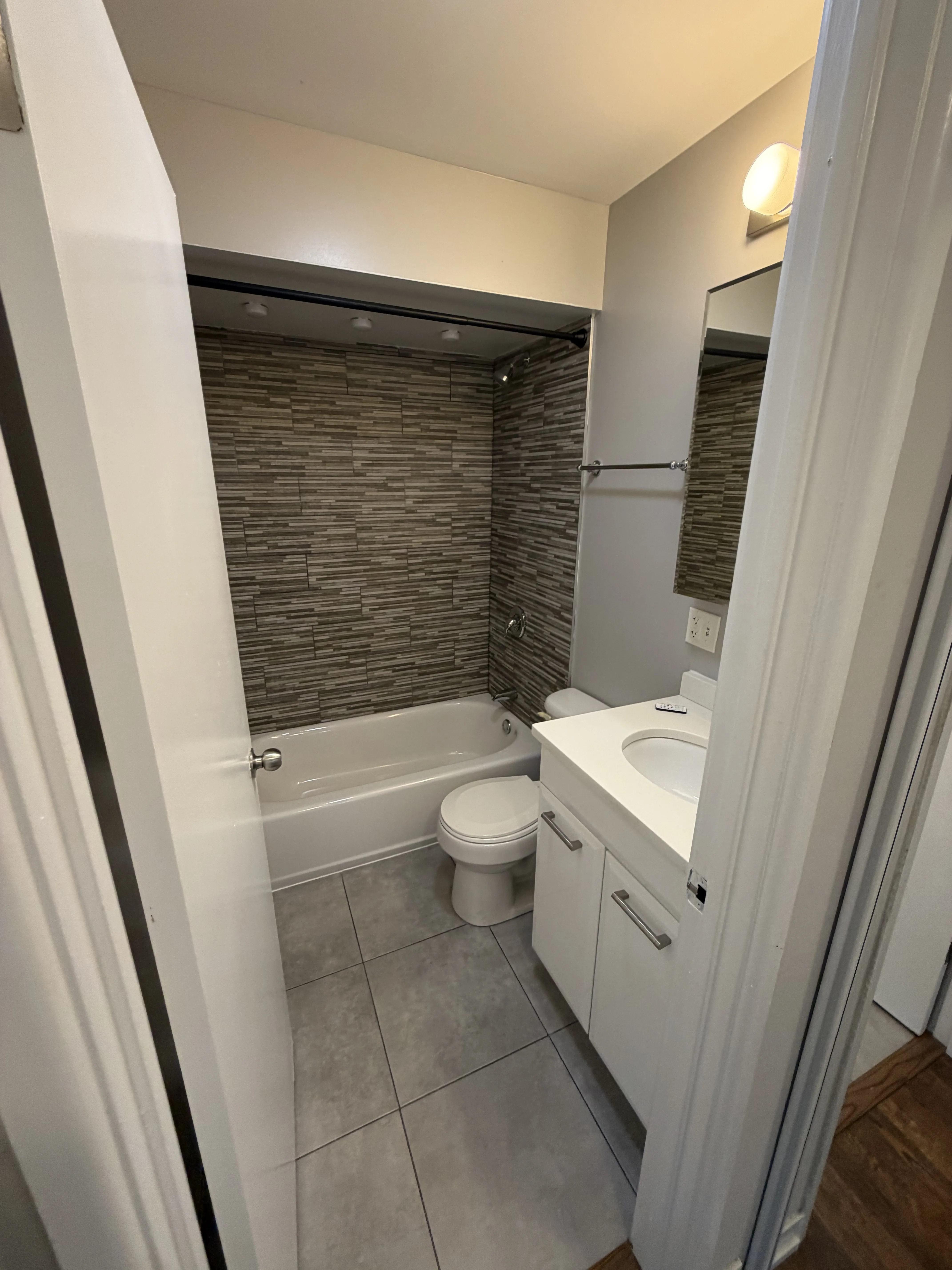 525 W Oakdale Ave, ,  60657, USA 60657-unit#0512-Chicago-IL