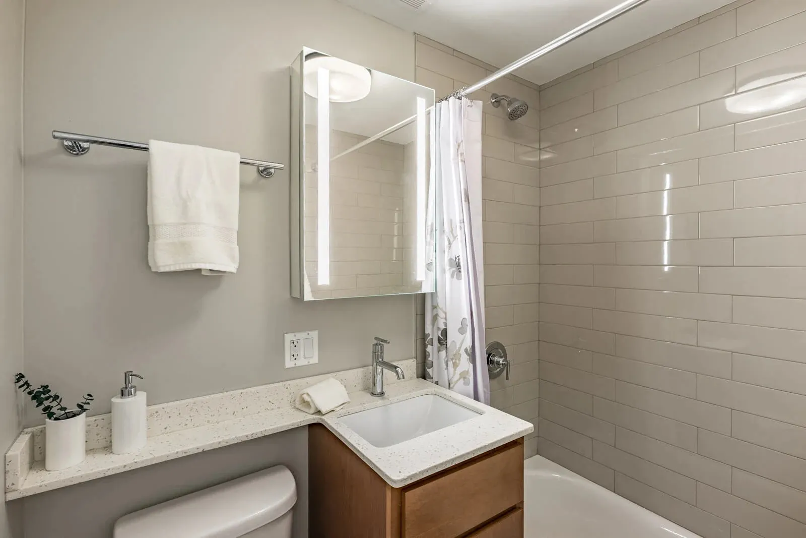 5910 N Sheridan Rd, , 60660, USA 60660-unit#0503-Chicago-IL