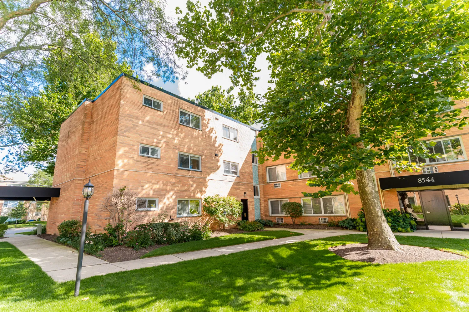 8560 Niles Center Rd, Skokie,  60077, USA 60076-unit#23-Chicago-IL