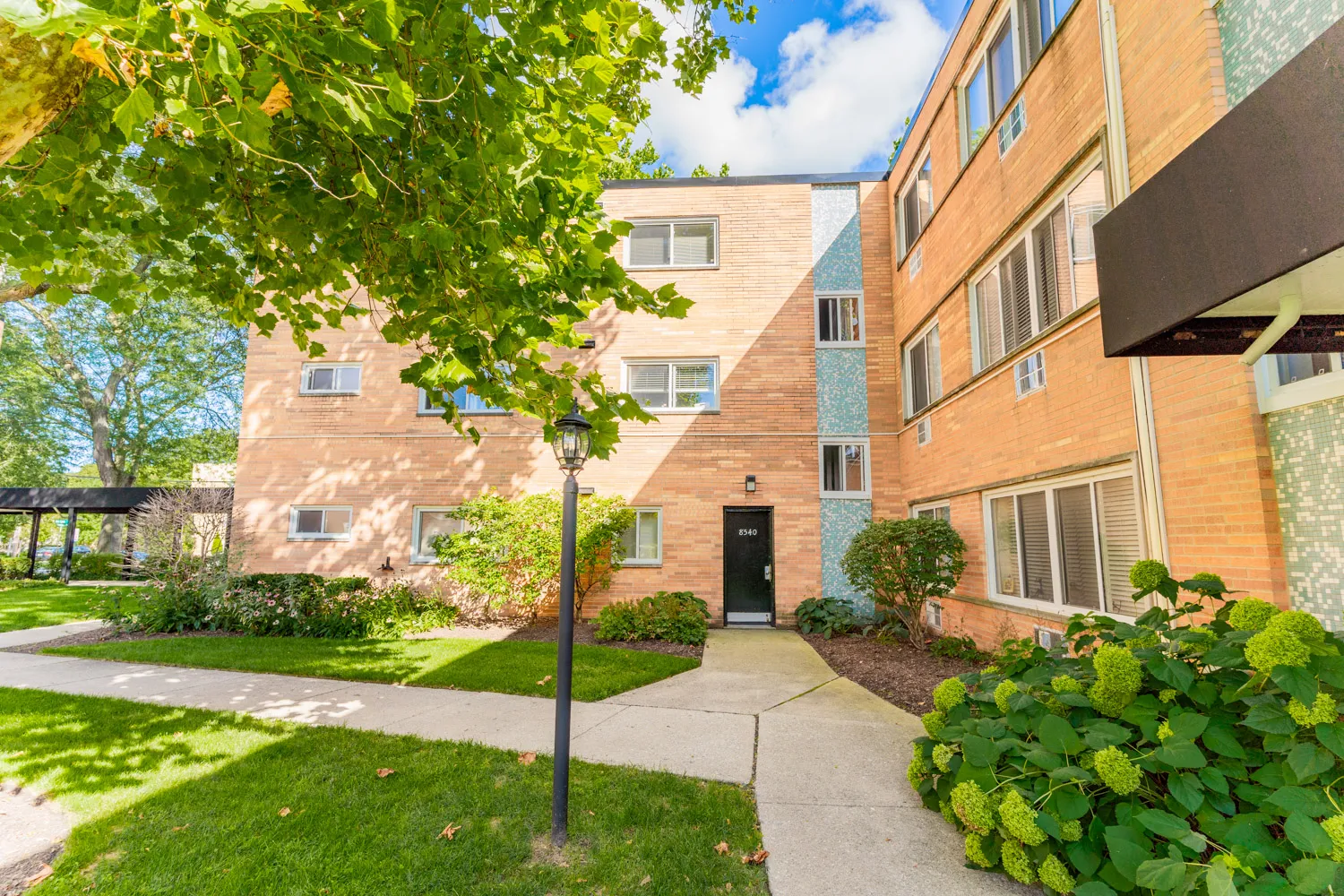 8560 Niles Center Rd, Skokie,  60077, USA 60076-unit#23-Chicago-IL