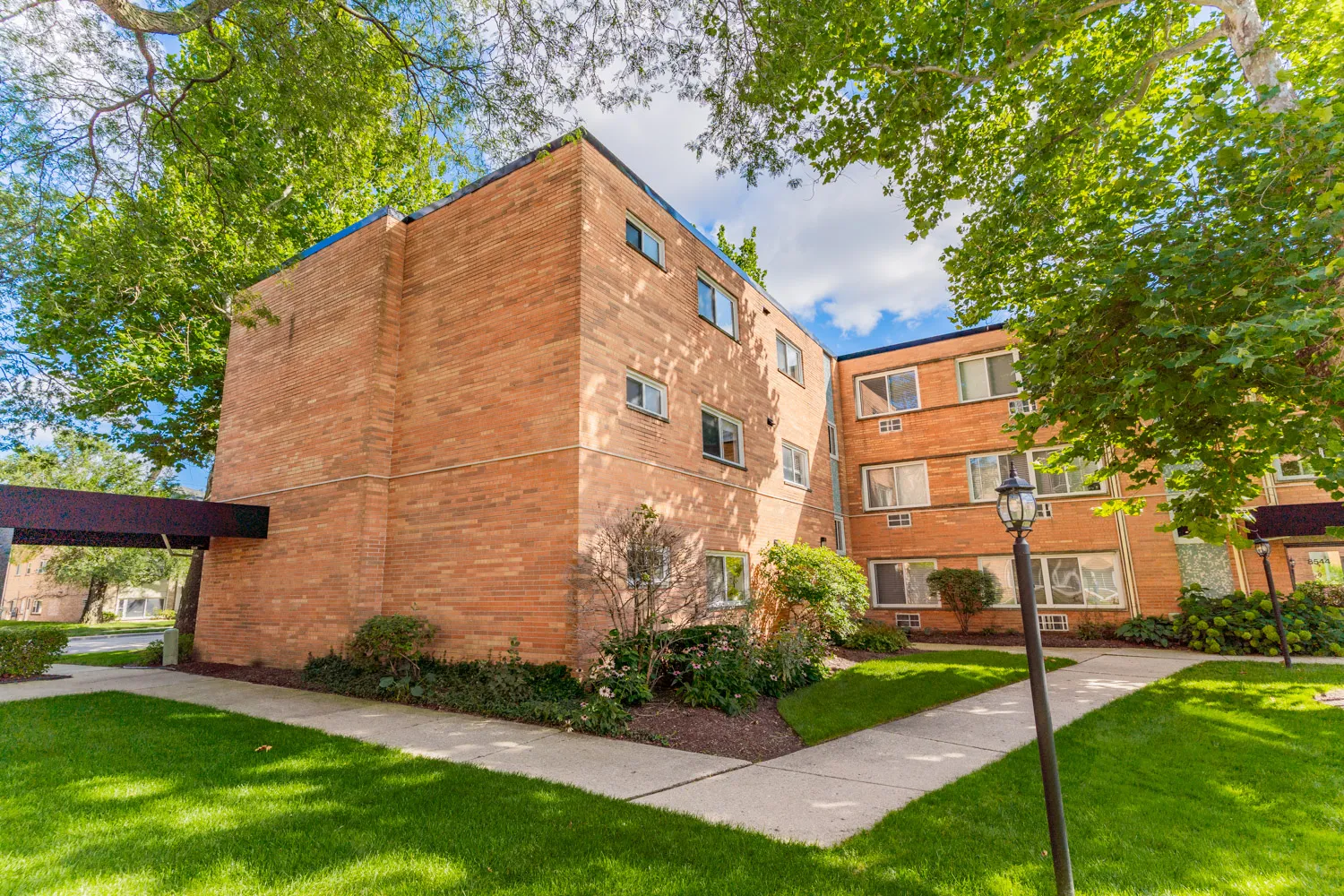 8560 Niles Center Rd, Skokie,  60077, USA 60076-unit#23-Chicago-IL