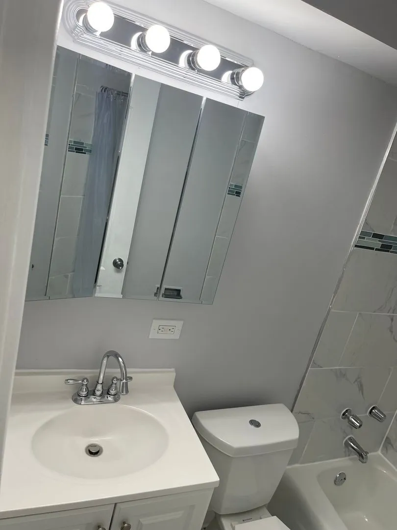 1040 W Hollywood Ave, , 60660, USA 60660-unit#420-Chicago-IL