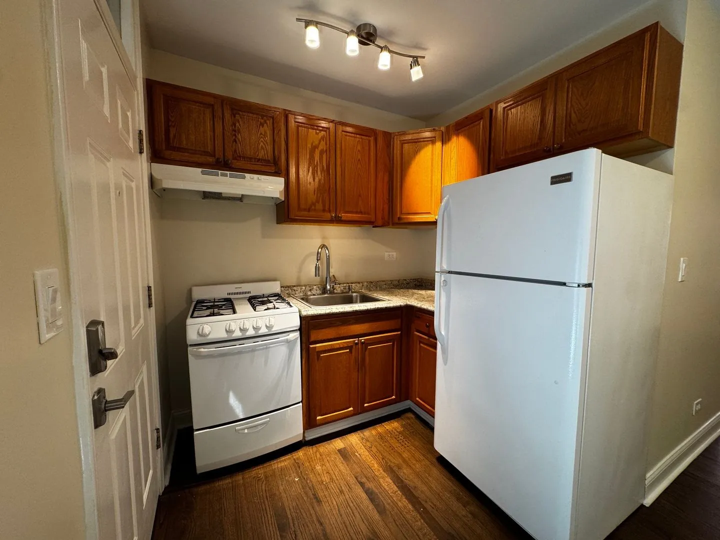 1381 W Greenleaf Ave, , 60626, USA 60626-unit#2S-Chicago-IL