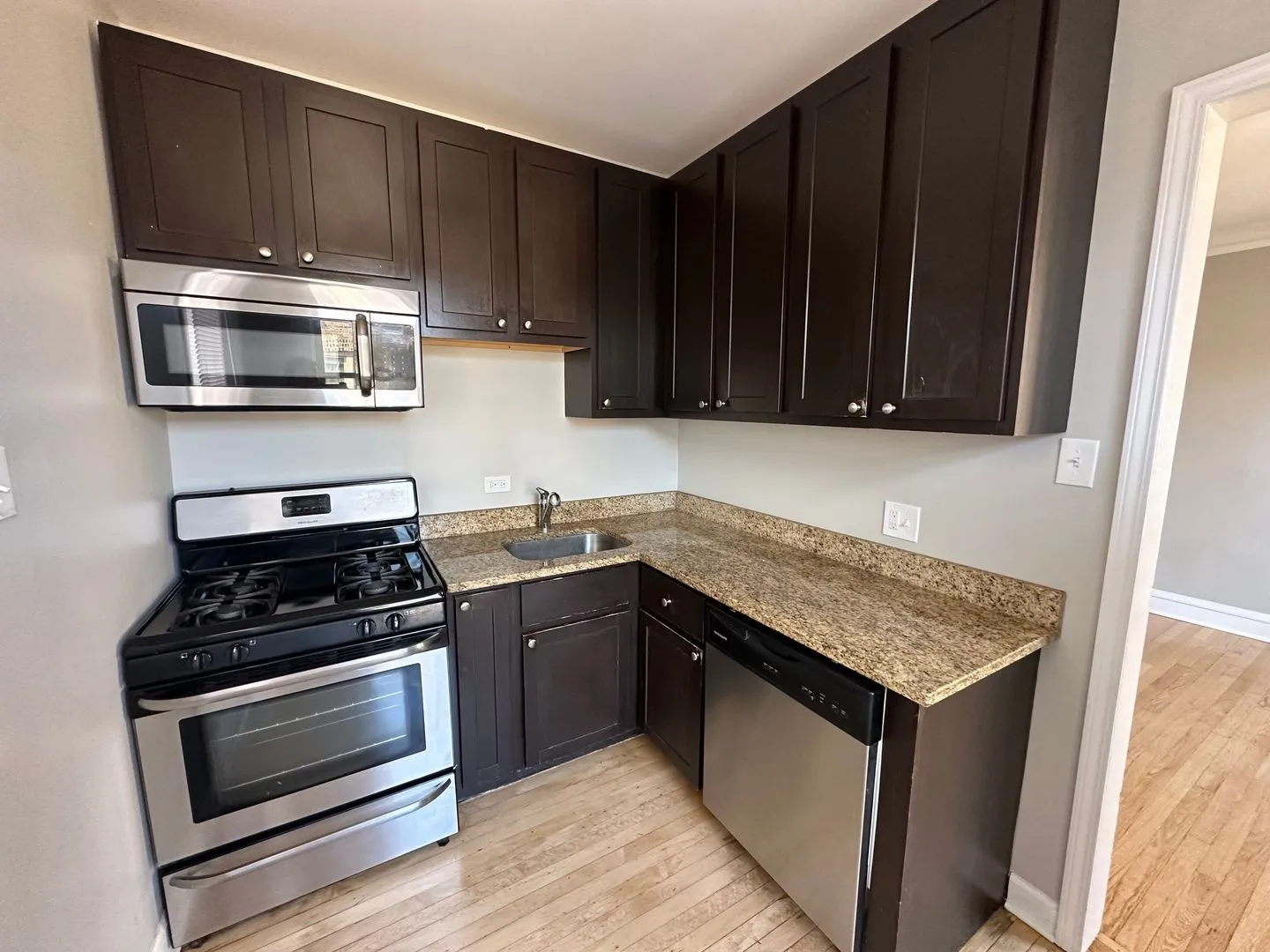 2337 W Rosemont Ave, ,  60659, USA 60659-unit#3-Chicago-IL