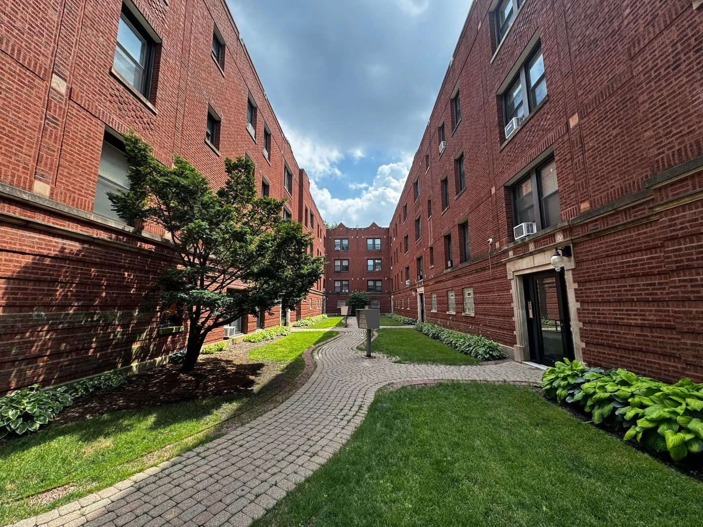 1375 W Greenleaf Ave, , 60626, USA 60626-unit#1N-Chicago-IL