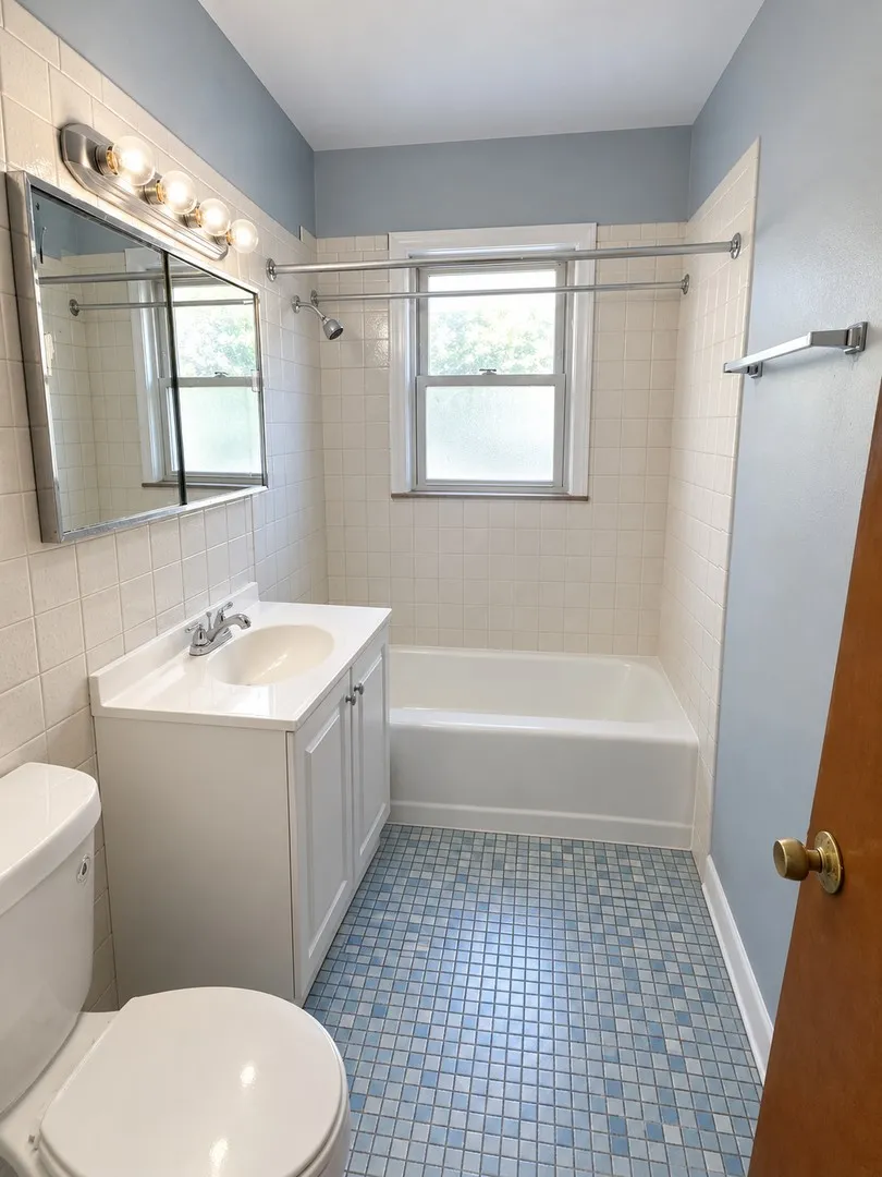 6711 S Chappel Ave, ,  60649, USA 60649-unit#2E-Chicago-IL