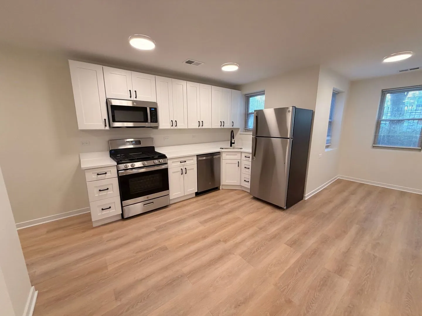 6236 N Bell Ave, ,  60659, USA 60659-unit#E-Chicago-IL