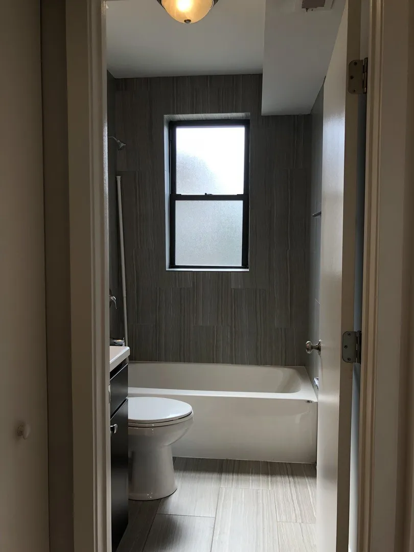 6704 N Artesian Ave, , 60645, USA 60645-unit#2N-Chicago-IL