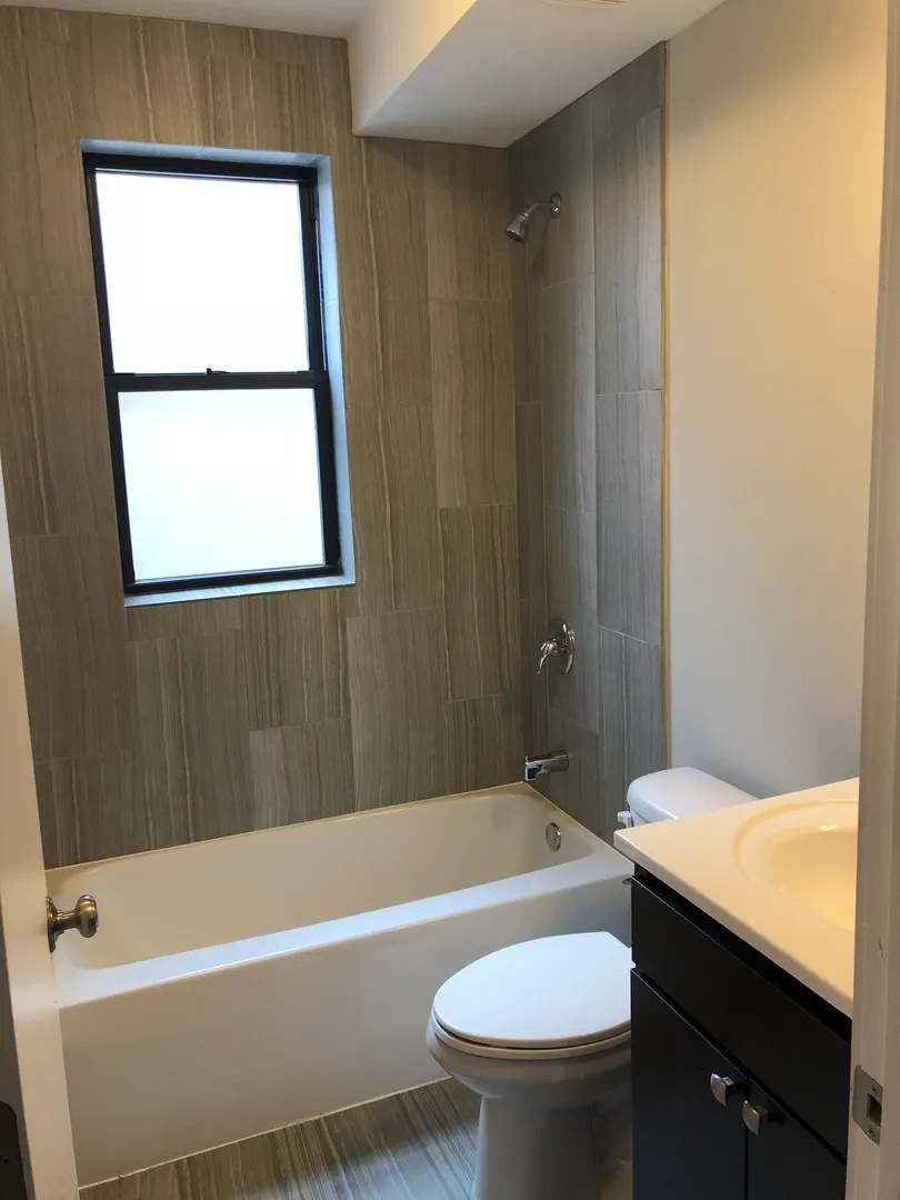 2440 W North Shore Ave, ,  60645, USA 60645-unit#1E-Chicago-IL