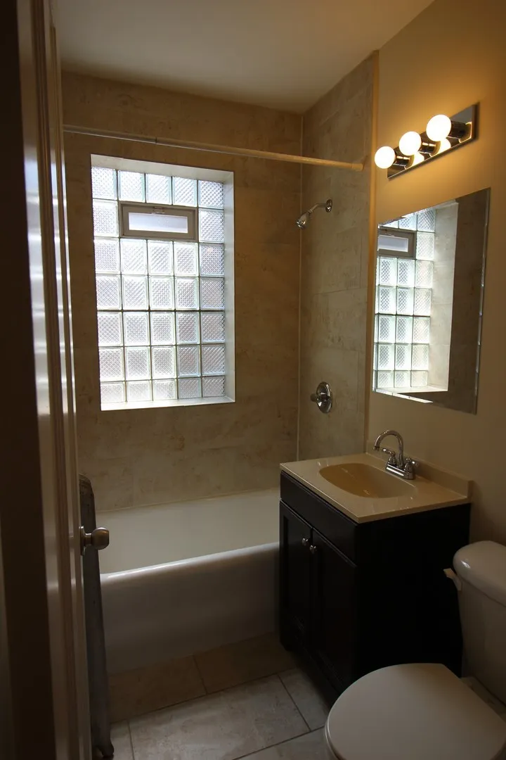2339 W Rosemont Ave, , 60659, USA 60659-unit#3-Chicago-IL