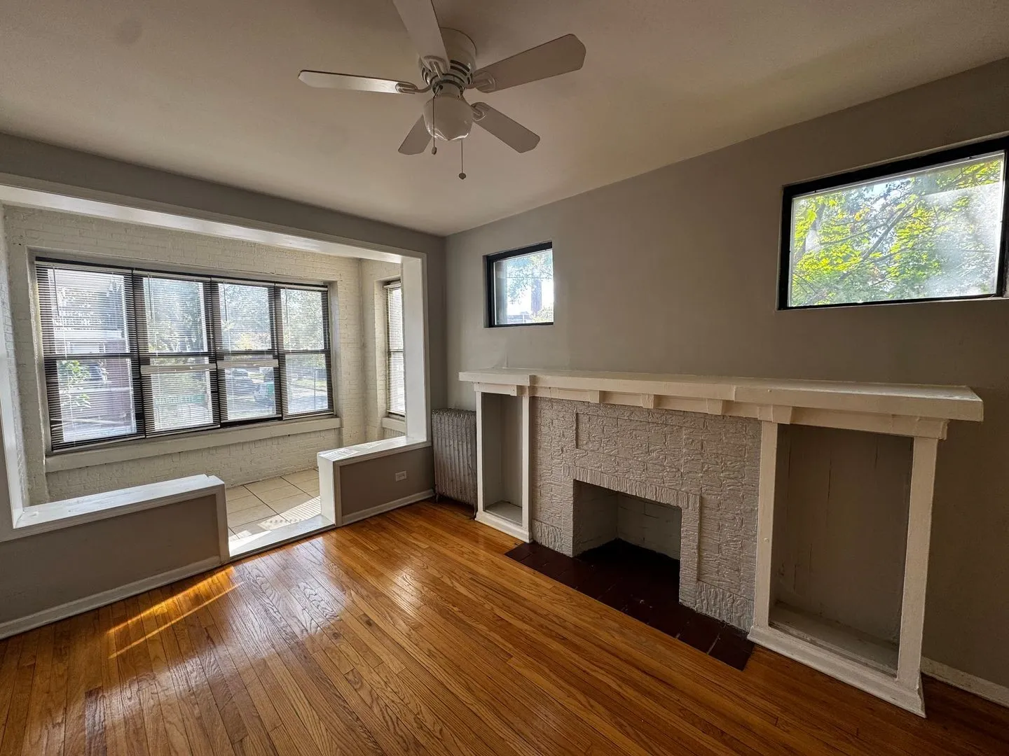 7658 S Marquette Ave, ,  60649, USA 60649-unit#3-Chicago-IL