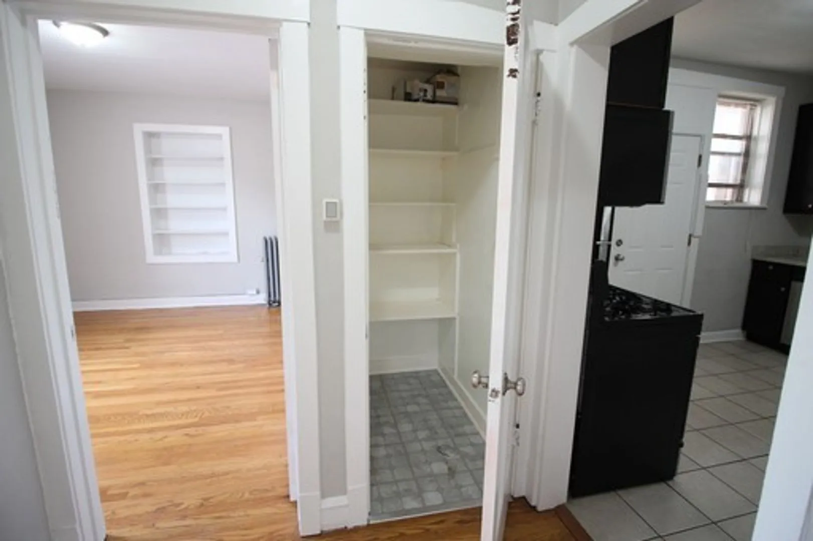 4946 N Ridgeway Ave, , 60625, USA 60625-unit#2R-Chicago-IL
