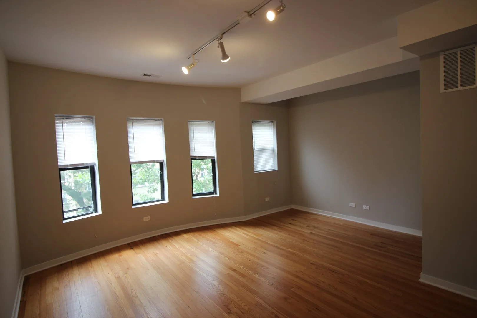 6449 N Claremont Ave, , 60645, USA 60645-unit#3-Chicago-IL