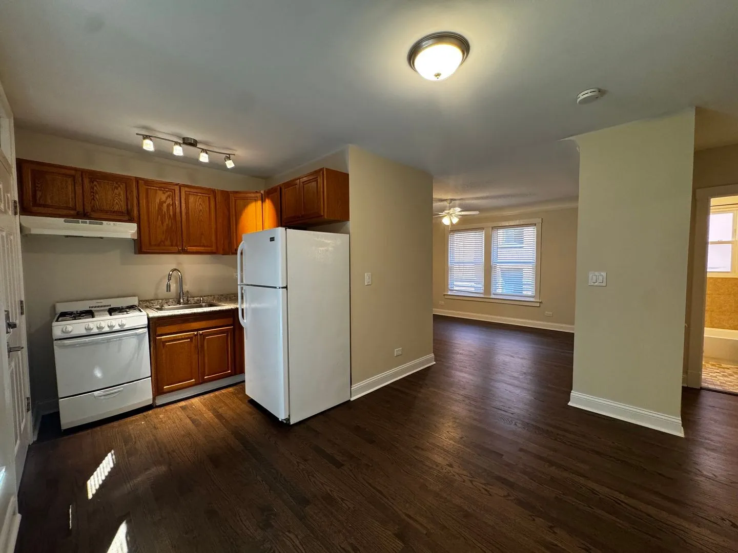 1381 W Greenleaf Ave, , 60626, USA 60626-unit#2S-Chicago-IL