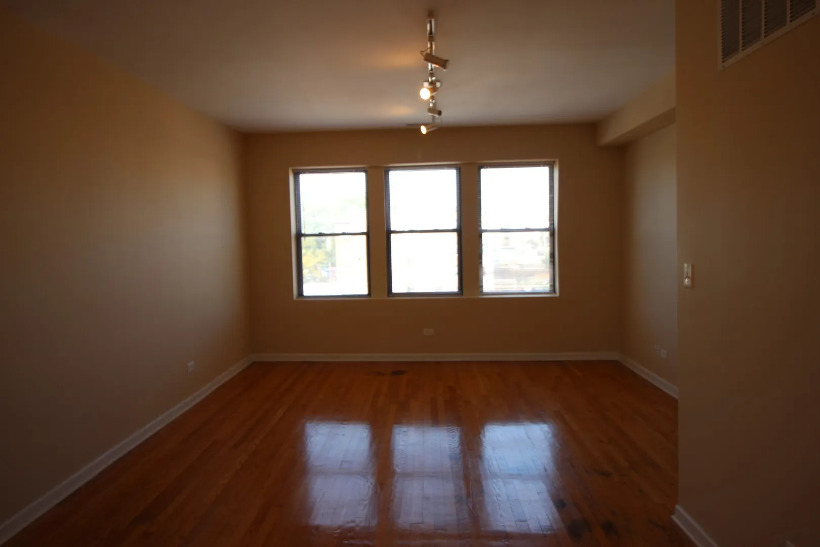 3121 W Lawrence Ave, , 60625, USA 60625-unit#2-Chicago-IL