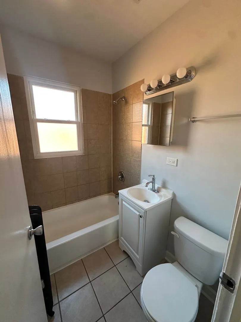 1377 W Greenleaf Ave, , 60626, USA 60626-unit#3N-Chicago-IL