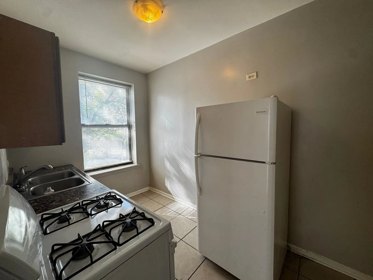 7658 S Marquette Ave, ,  60649, USA 60649-unit#3-Chicago-IL