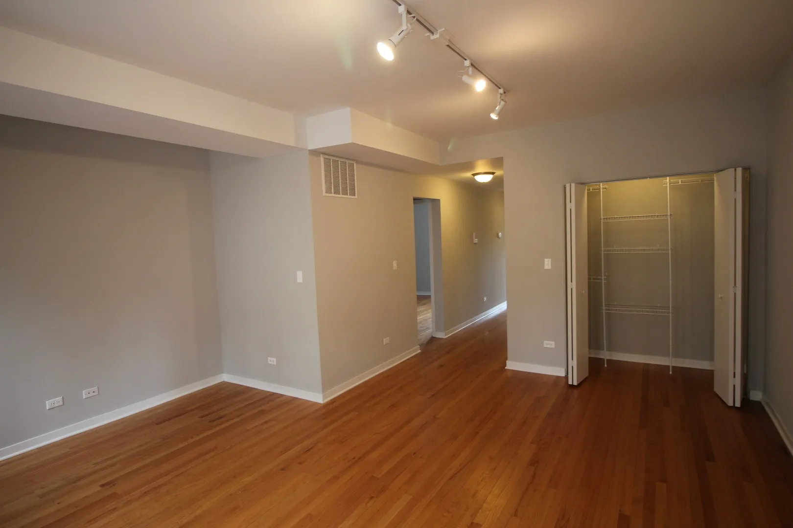 6449 N Claremont Ave, , 60645, USA 60645-unit#3-Chicago-IL