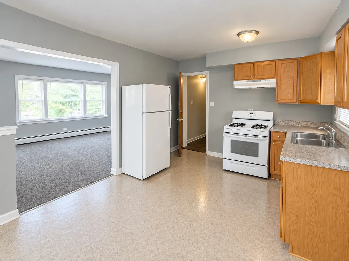 6711 S Chappel Ave, ,  60649, USA 60649-unit#2E-Chicago-IL