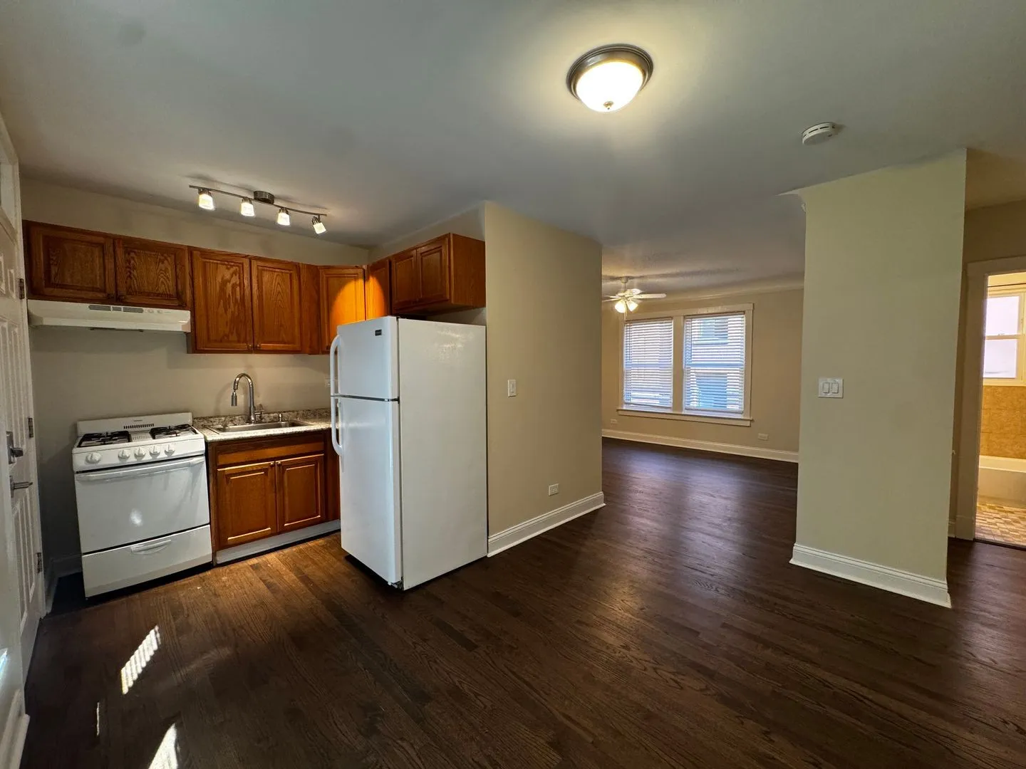 1375 W Greenleaf Ave, ,  60626, USA 60626-unit#3N-Chicago-IL