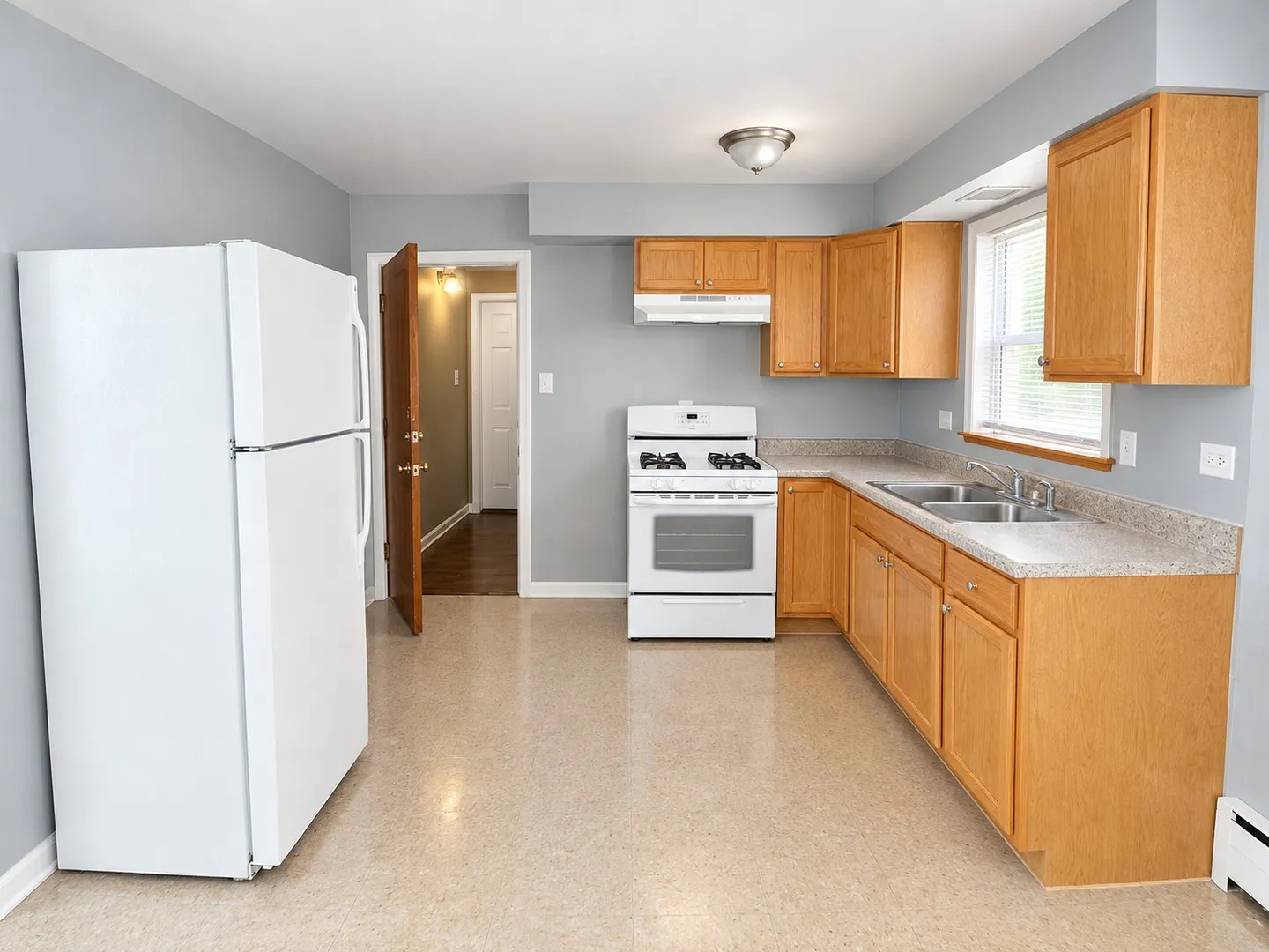6711 S Chappel Ave, ,  60649, USA 60649-unit#2E-Chicago-IL