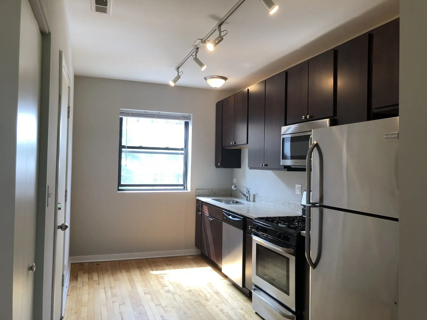 6704 N Artesian Ave, , 60645, USA 60645-unit#2N-Chicago-IL