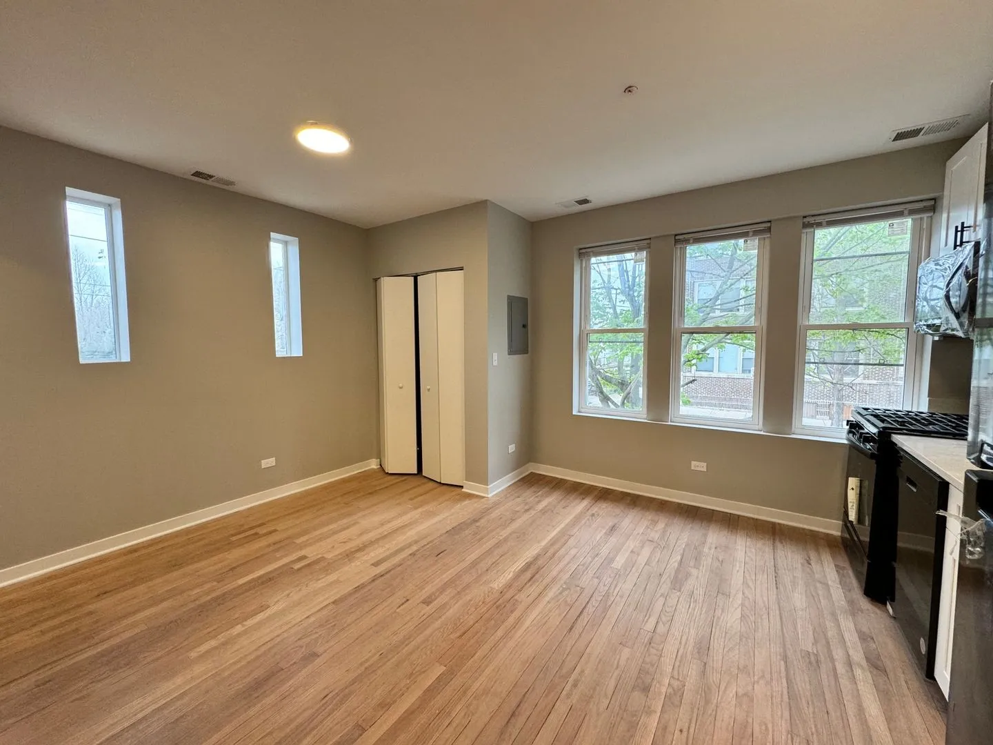 3055 W Leland Ave, ,  60625, USA 60625-unit#109-Chicago-IL