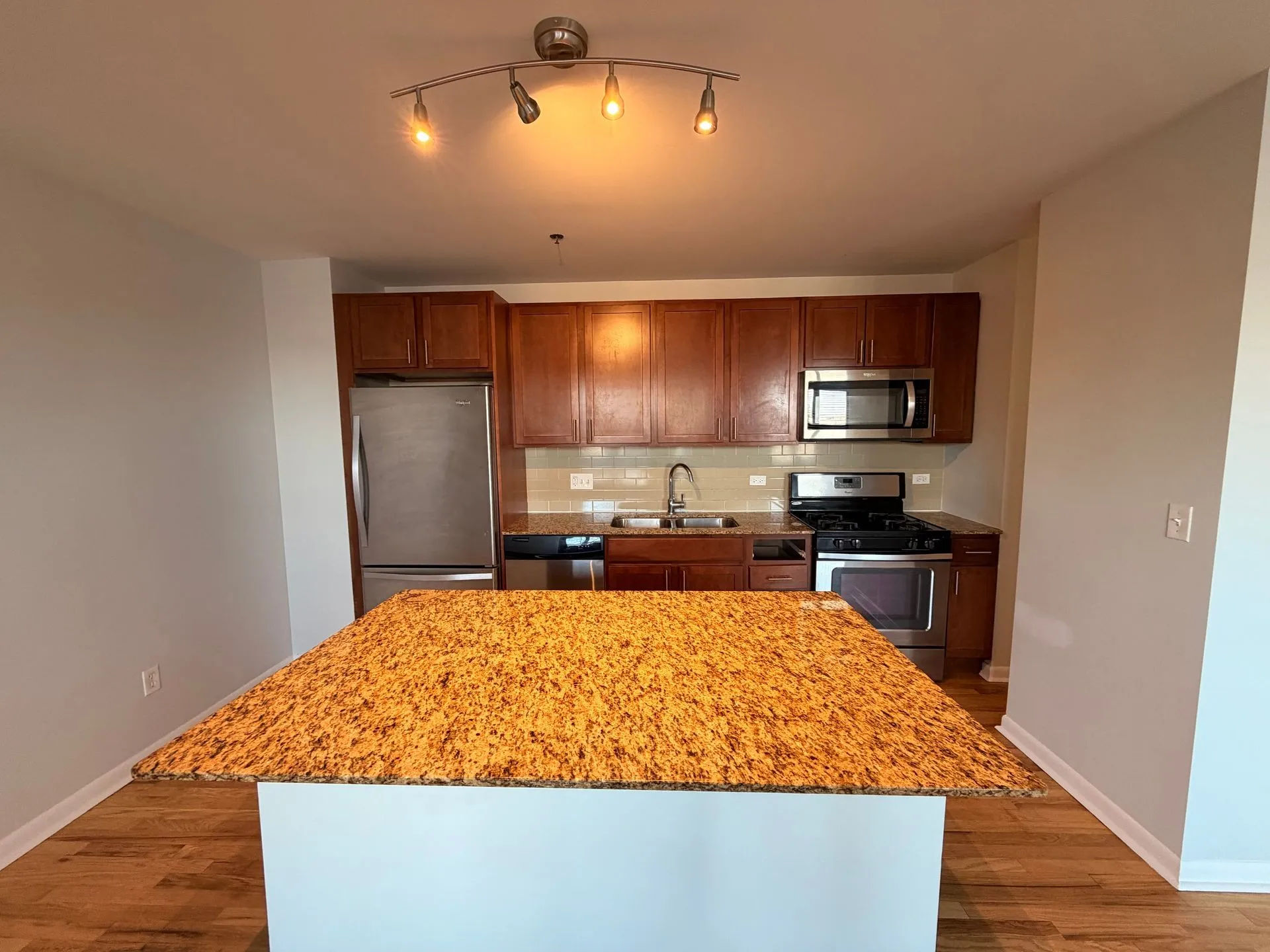 1337 W Fargo Ave, ,  60626, USA 60626-unit#305-Chicago-IL