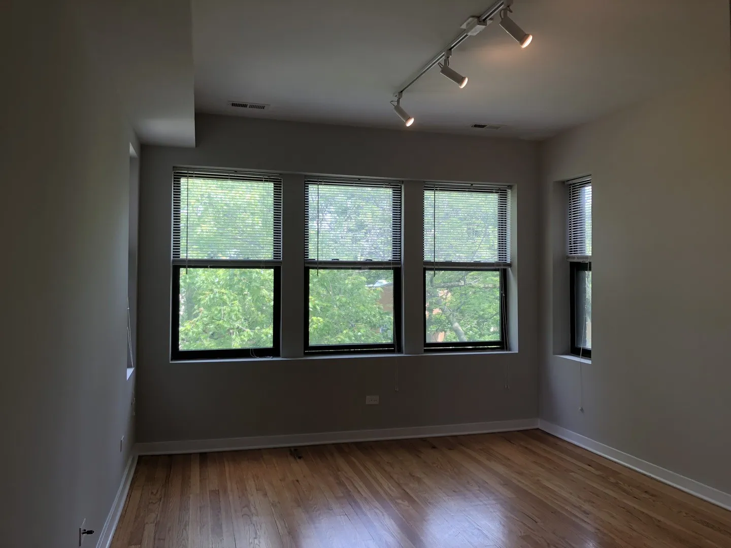 6704 N Artesian Ave, , 60645, USA 60645-unit#2N-Chicago-IL