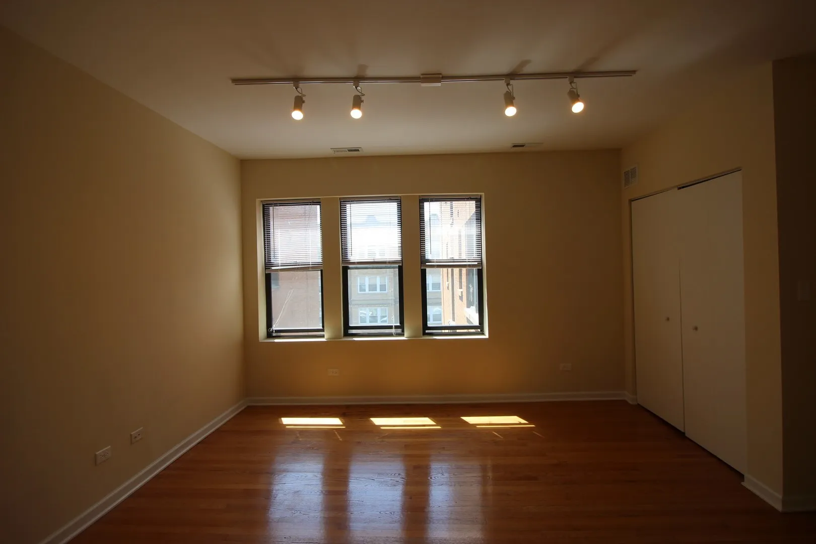 4749 N Troy St, , 60625, USA 60625-unit#1S-Chicago-IL