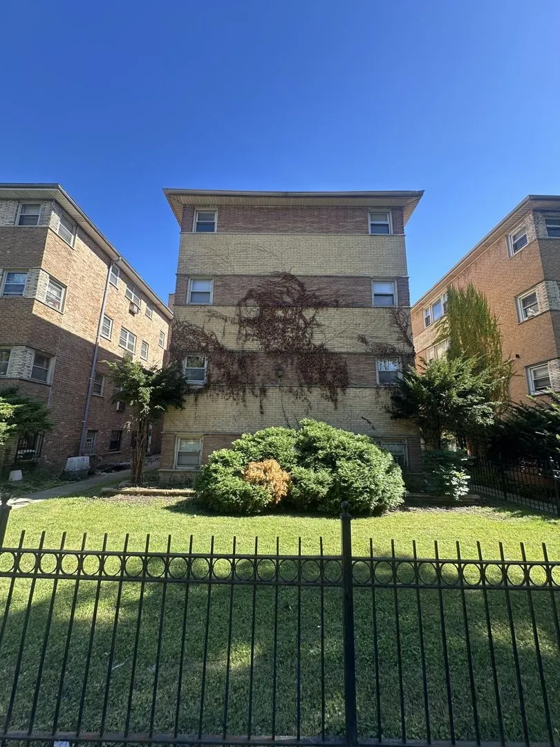 6711 S Chappel Ave, , 60649, USA 60649-unit#2E-Chicago-IL