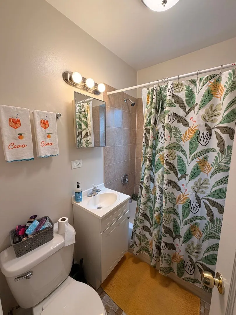 7021 N Glenwood Ave, ,  60626, USA 60626-unit#2S-Chicago-IL