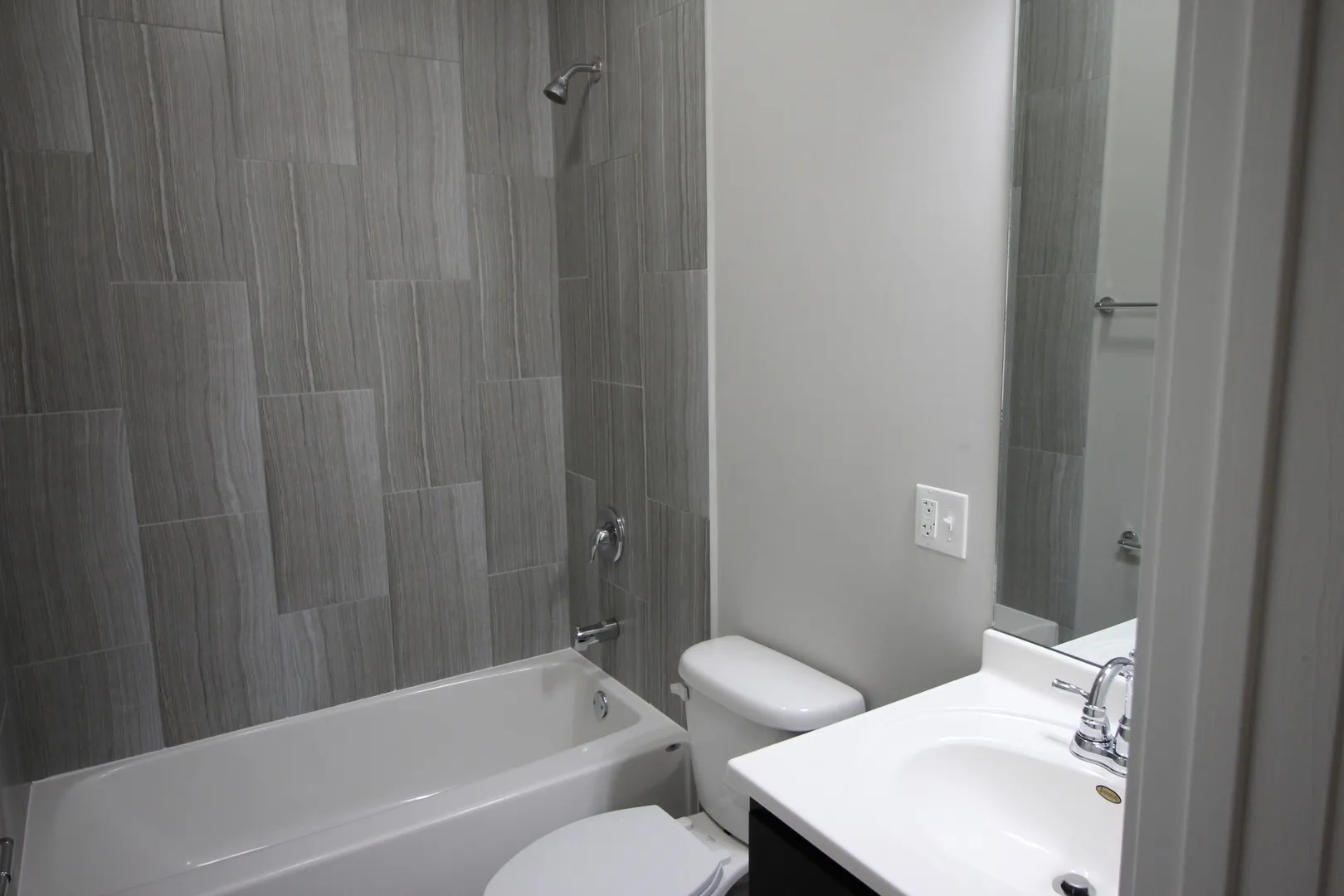 2321 W Arthur Ave, ,  60645, USA 60645-unit#3-Chicago-IL