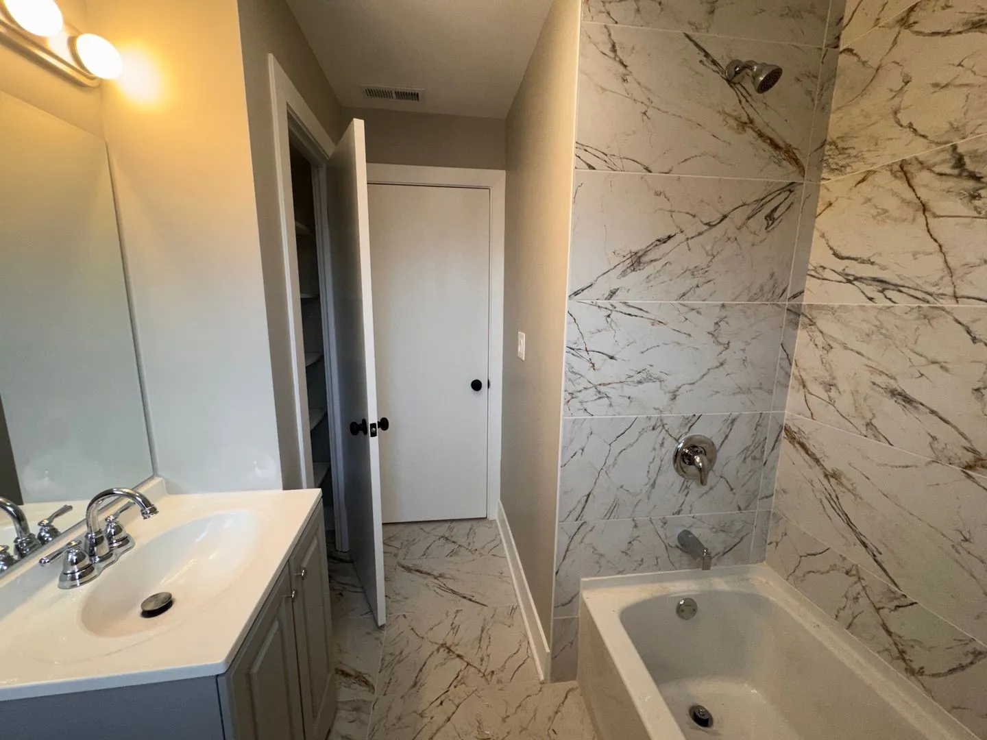 371 Central St, Evanston, 60201, USA 60035-unit#2W-Highland Park-IL