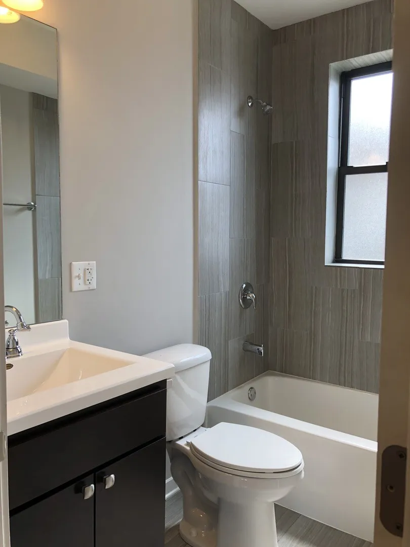 6704 N Artesian Ave, , 60645, USA 60645-unit#2N-Chicago-IL