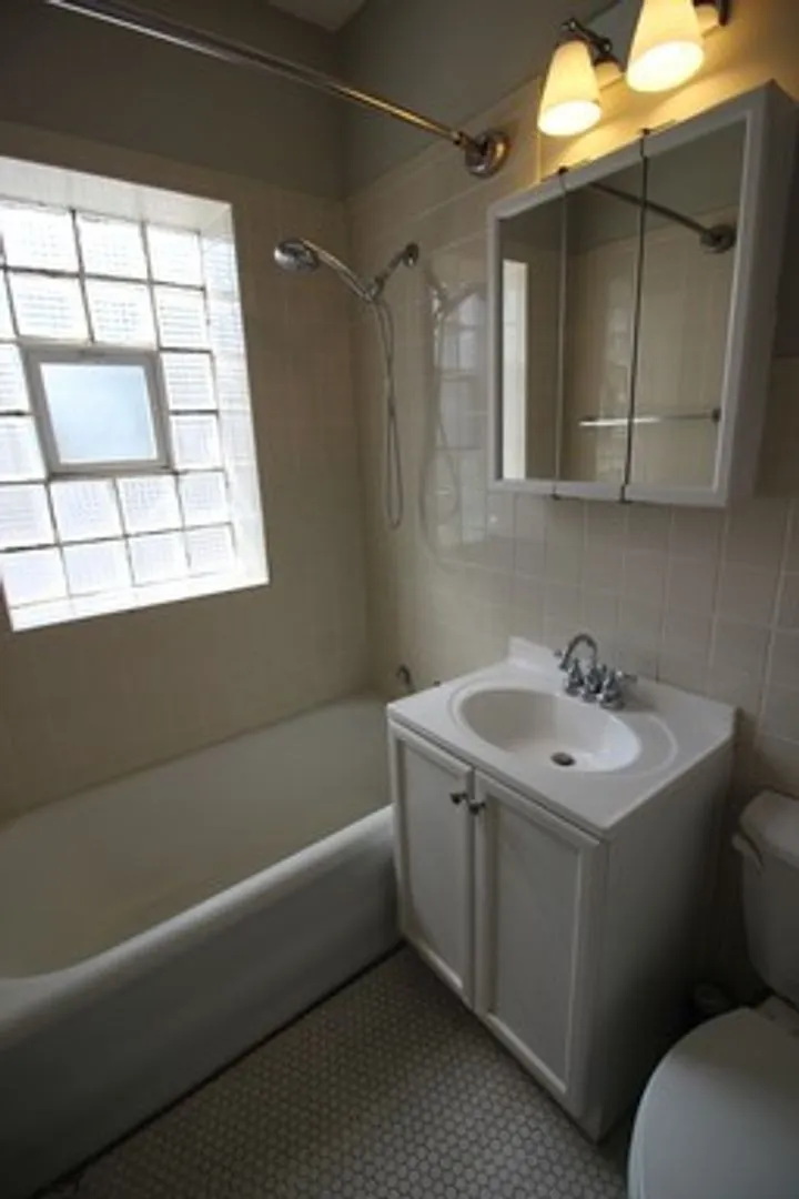 4946 N Ridgeway Ave, , 60625, USA 60625-unit#2R-Chicago-IL