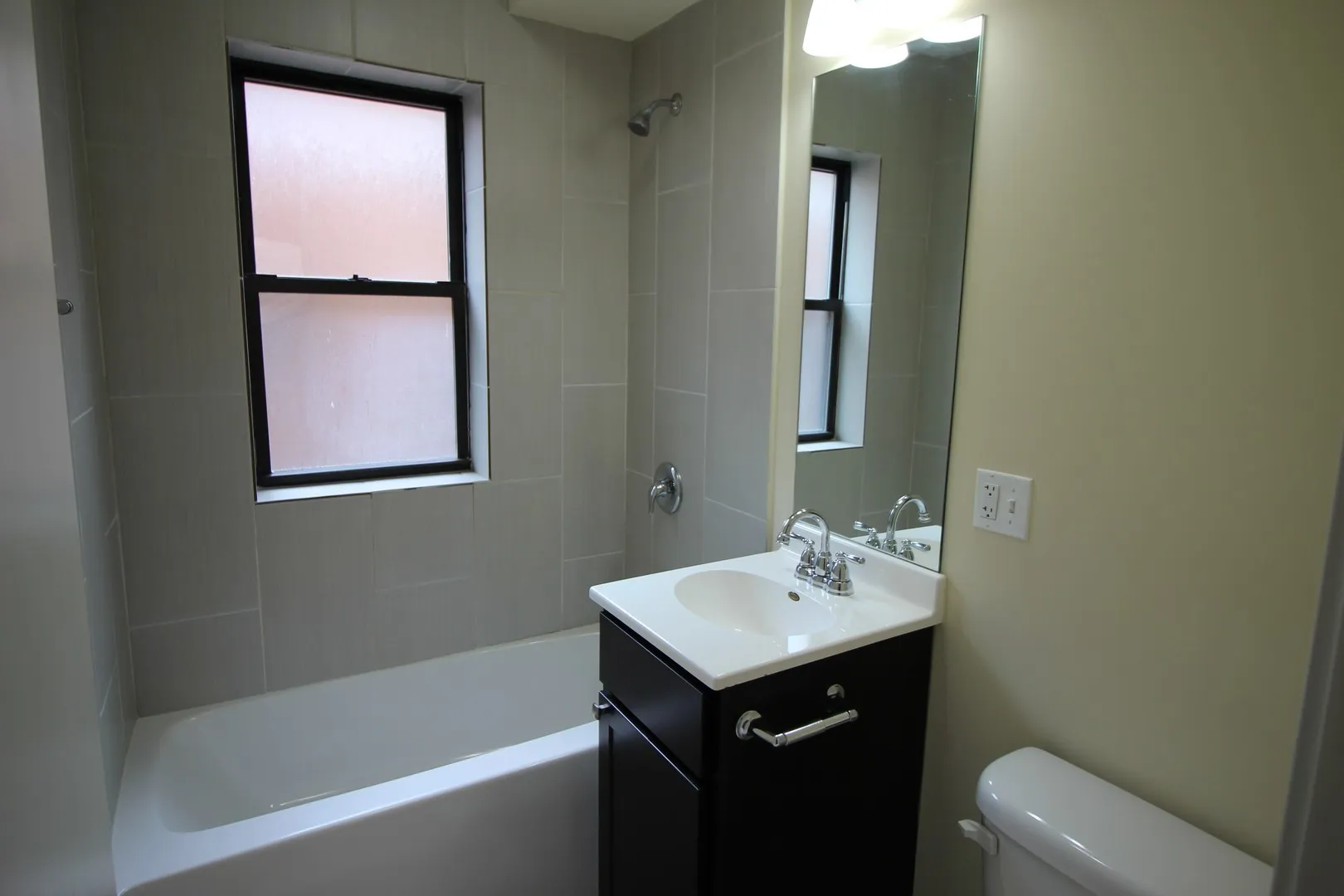 4751 N Troy St, ,  60625, USA 60625-unit#2E-Chicago-IL
