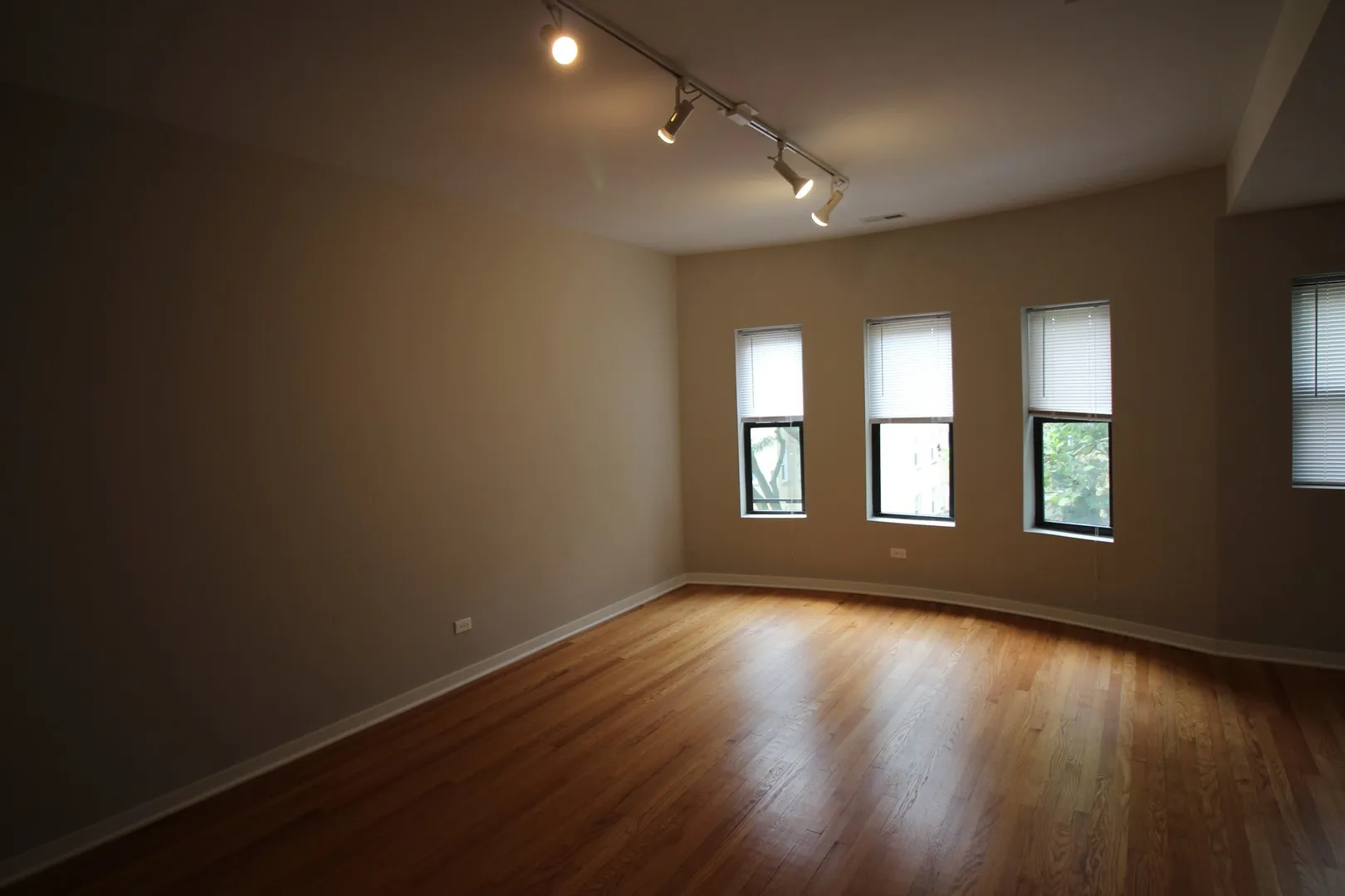 6449 N Claremont Ave, , 60645, USA 60645-unit#3-Chicago-IL