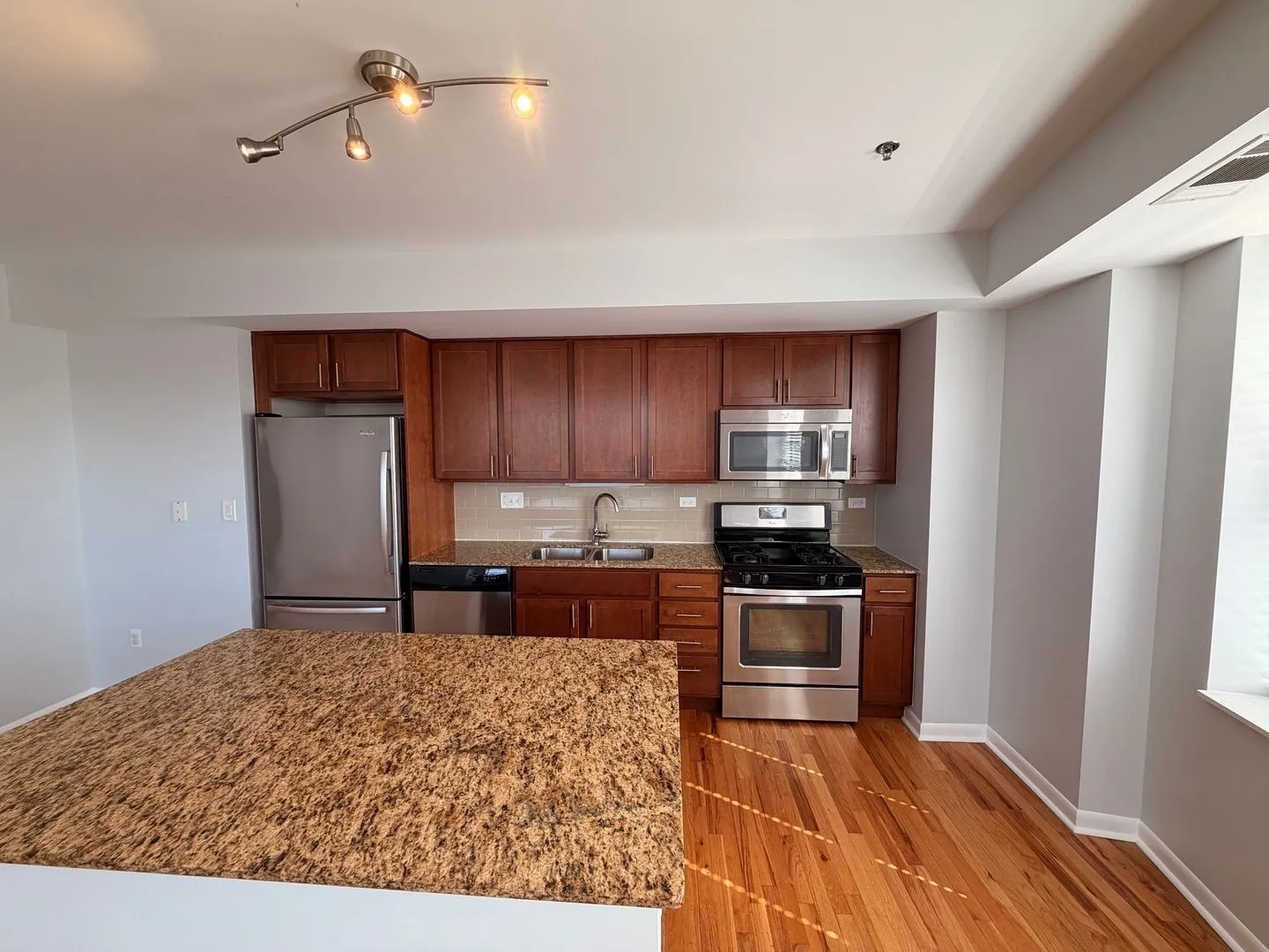 1337 W Fargo Ave, ,  60626, USA 60626-unit#204-Chicago-IL