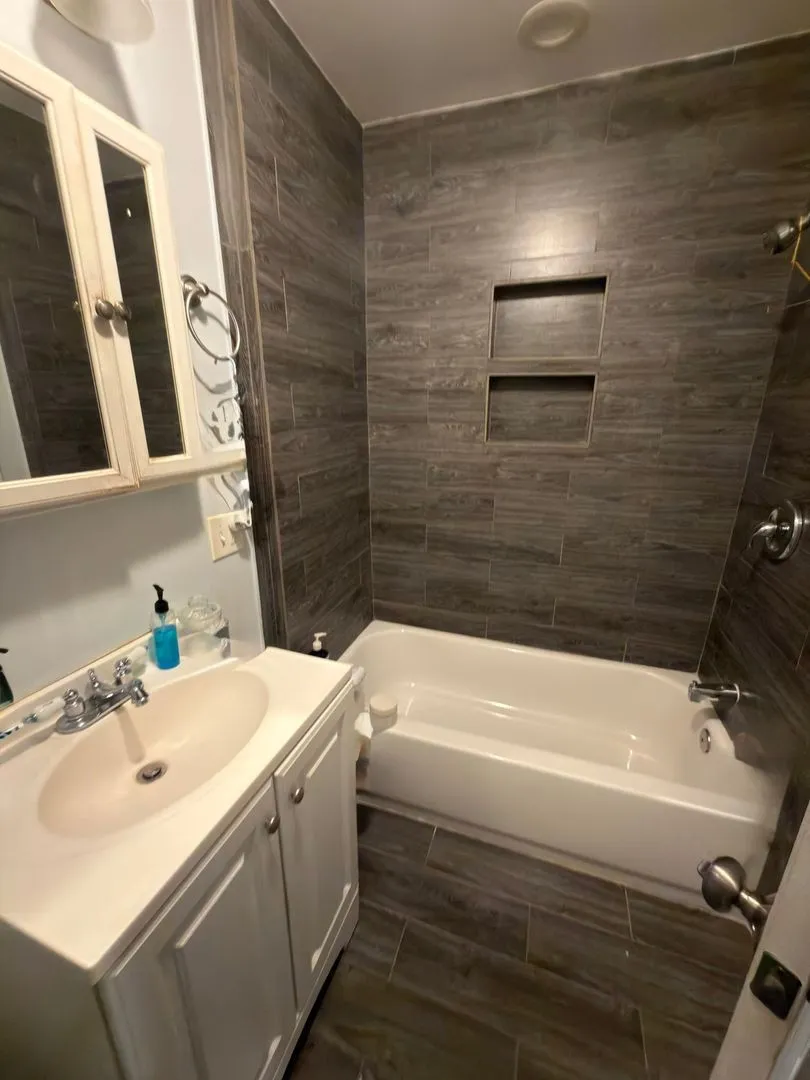 7658 S Marquette Ave, ,  60649, USA 60649-unit#GDN-Chicago-IL