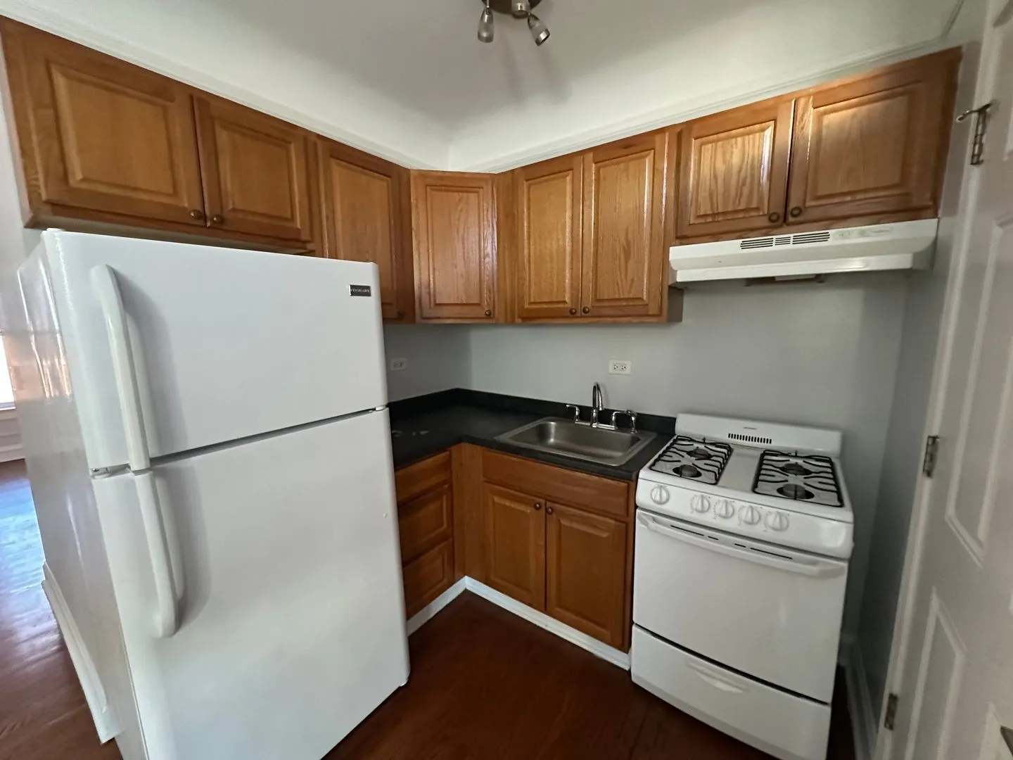 1377 W Greenleaf Ave, , 60626, USA 60626-unit#3N-Chicago-IL