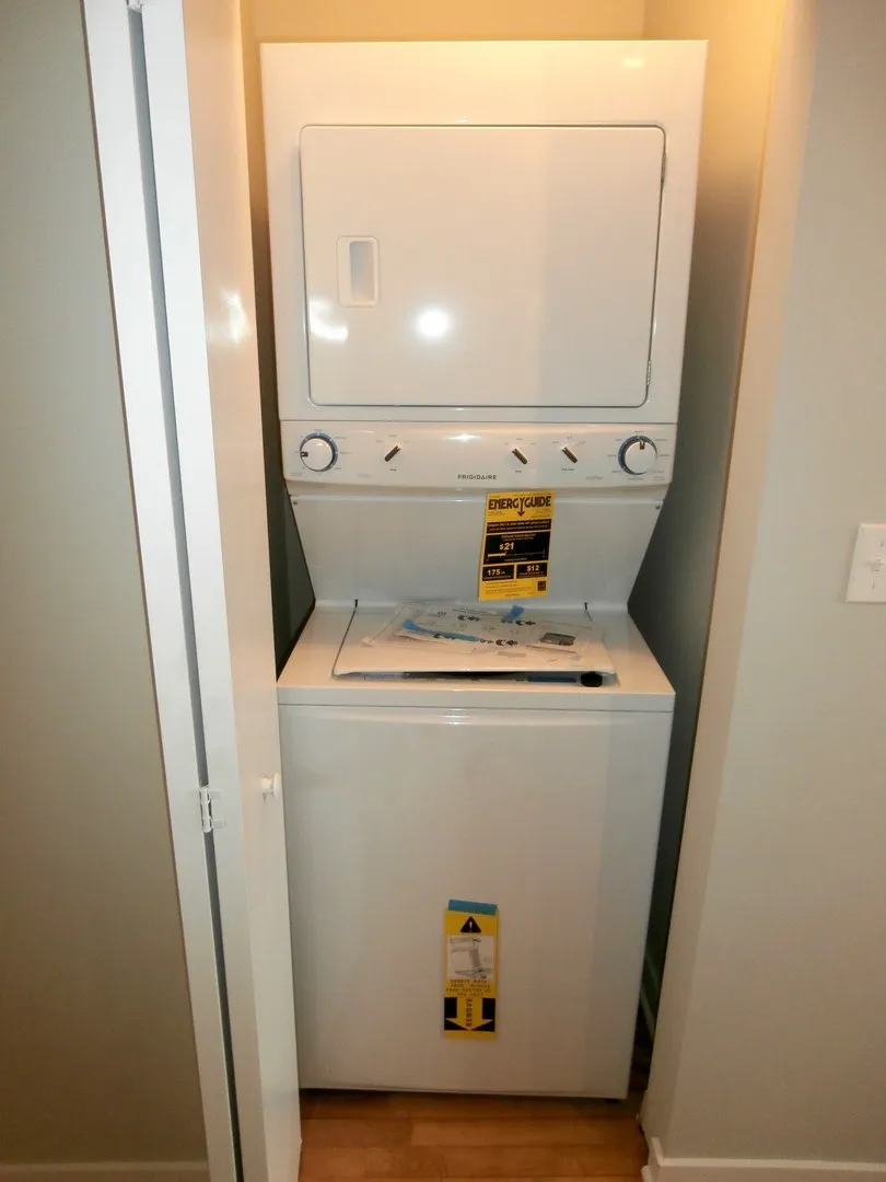 6704 N Artesian Ave, , 60645, USA 60645-unit#2N-Chicago-IL