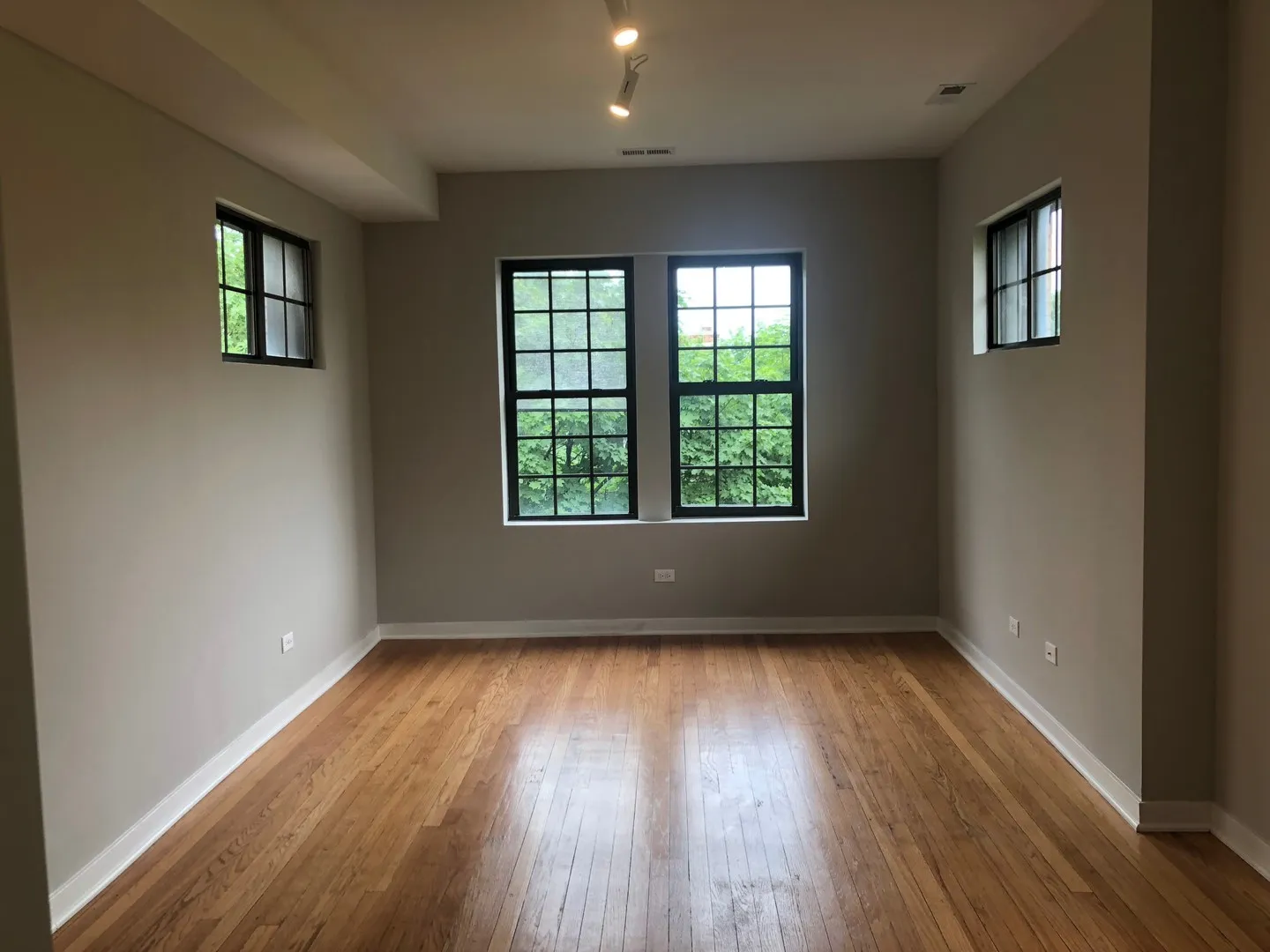 3102 W Sunnyside Ave, ,  60625, USA 60625-unit#3-Chicago-IL