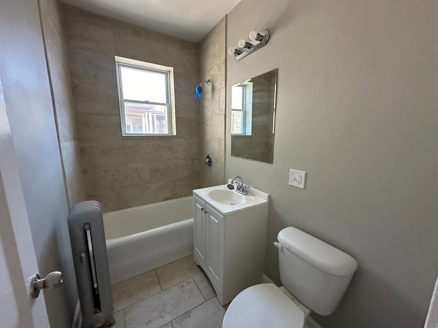2337 W Rosemont Ave, ,  60659, USA 60659-unit#3-Chicago-IL