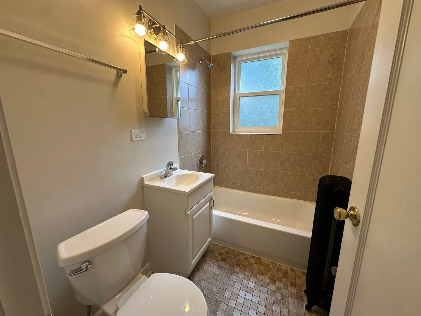 1373 W Greenleaf Ave, , 60626, USA 60626-unit#1S-Chicago-IL