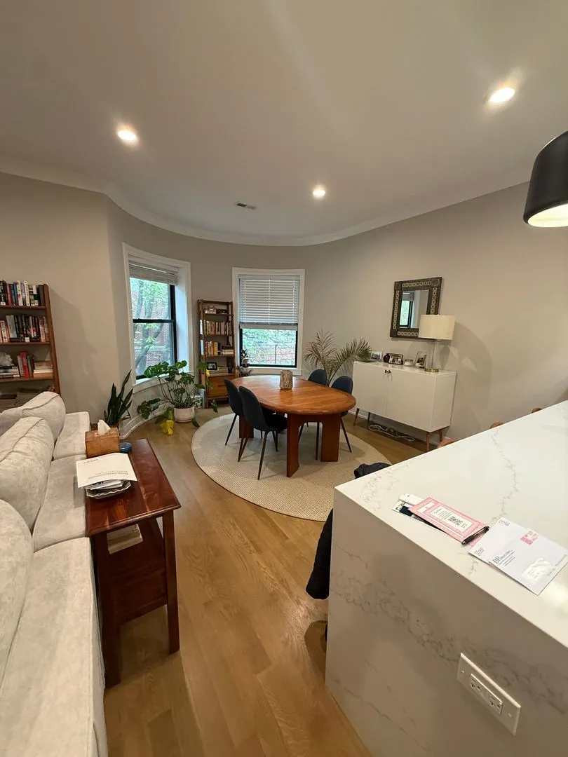 2244 N Kenmore Ave, , 60614, USA 60614-unit#2S-Chicago-IL