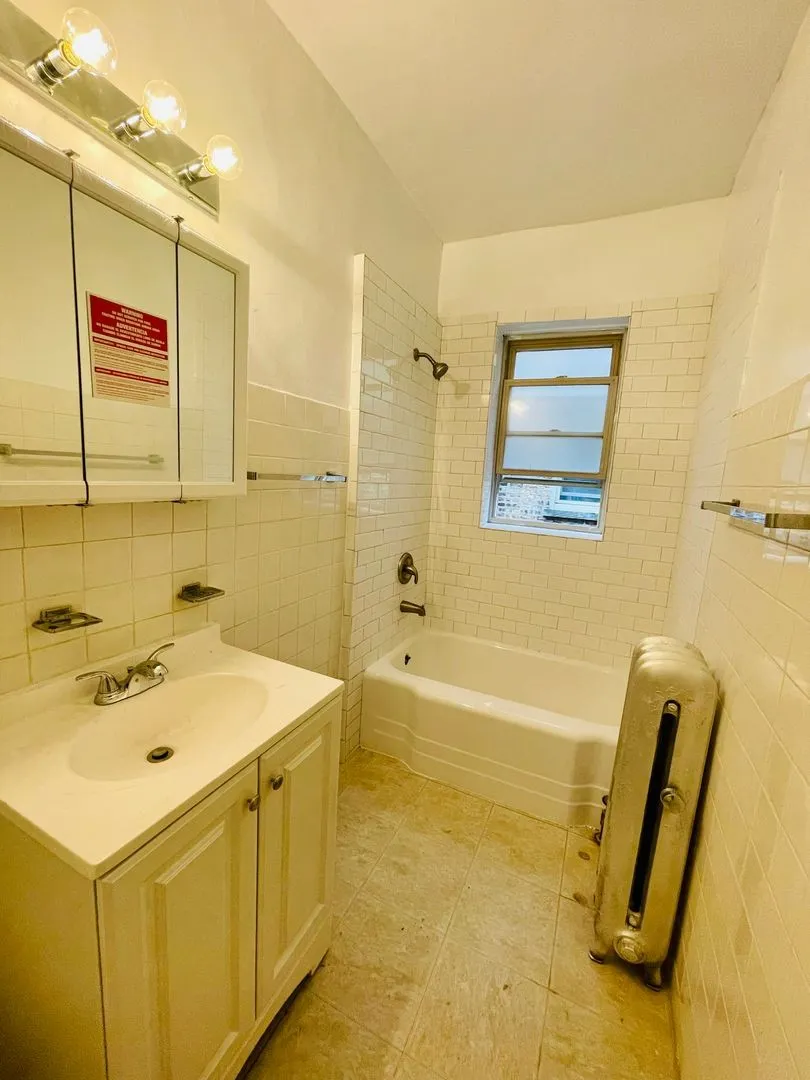 West Touhy Avenue, , 60626, USA 60626-unit#2N-Chicago-IL