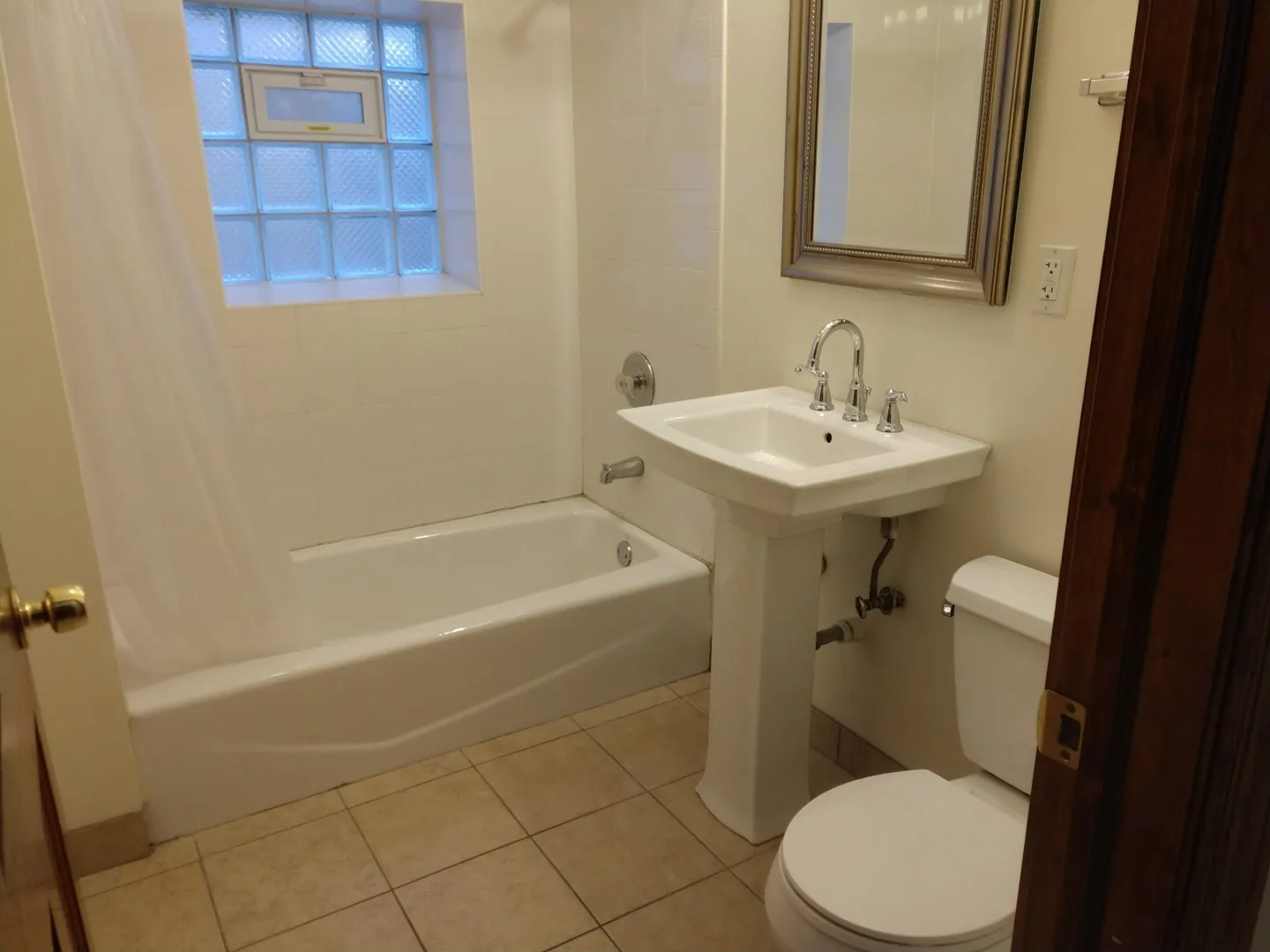 3733 W Berteau Ave, , 60618, USA 60618-unit#2-Chicago-IL