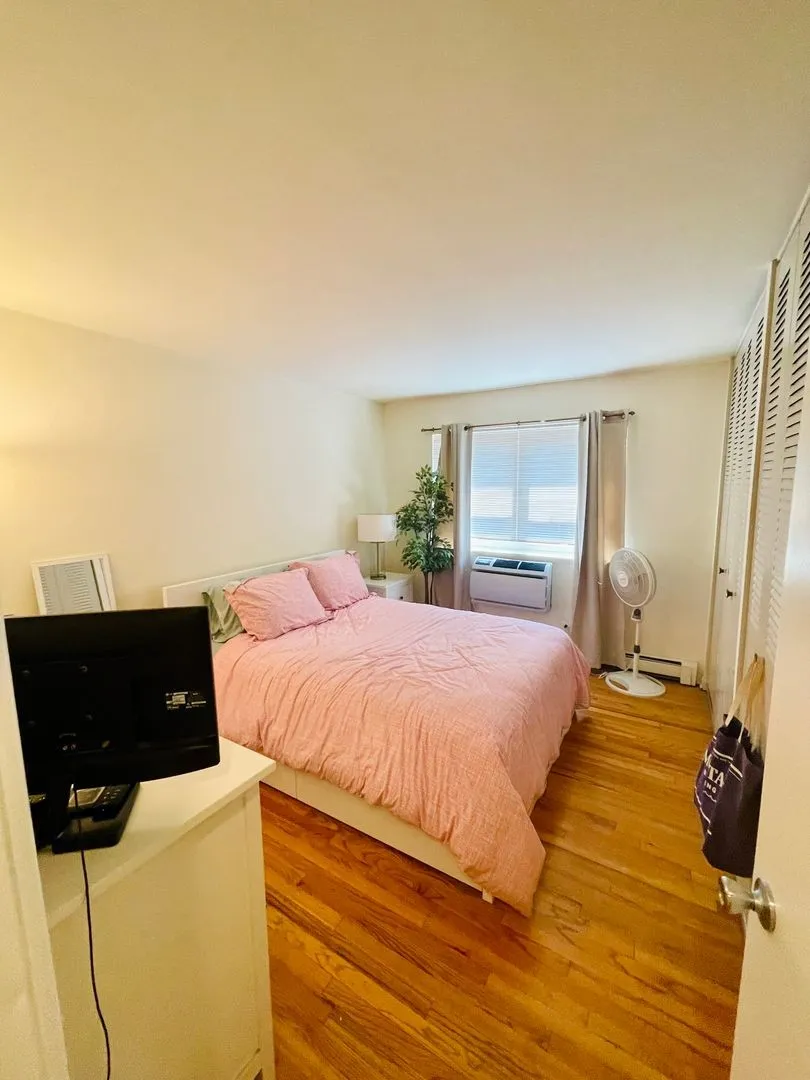 521 W Briar Pl, , 60657, USA 60657-unit#203-Chicago-IL