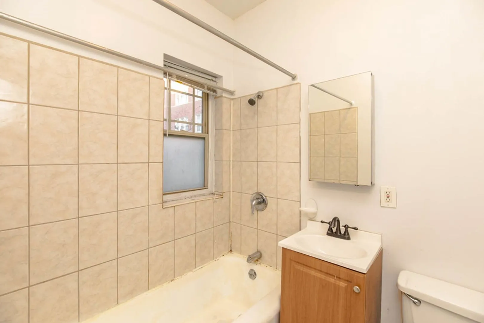 1333 W Touhy Ave, , 60626, USA 60626-unit#2W-Chicago-IL
